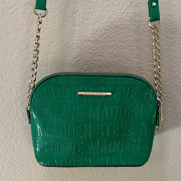 Steve Madden Handbags - Steve Madden Green Embossed Logo Crossbody with Gold Chain